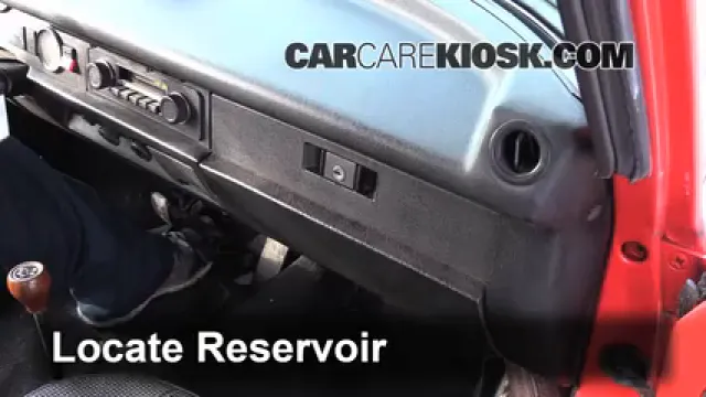 1976 Volkswagen Beetle 1.6L 4 Cyl. Convertible Liquide essuie-glace Ajouter du liquide